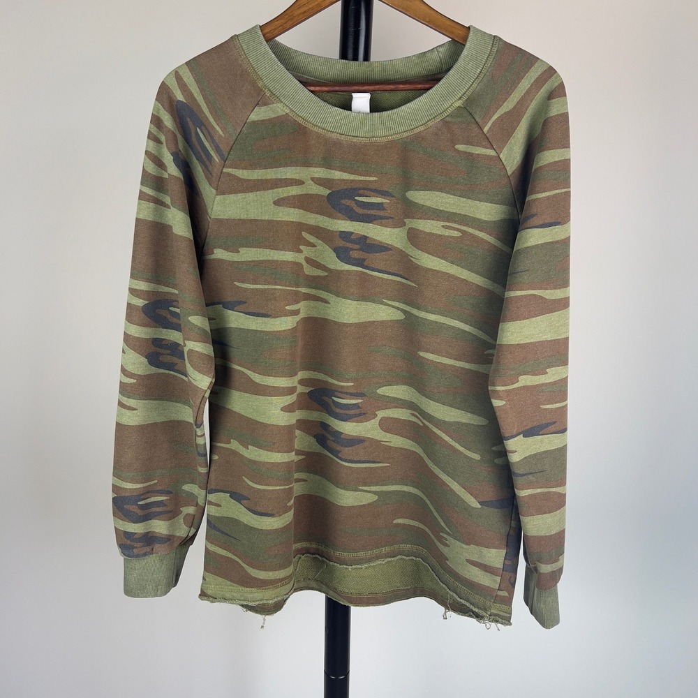Alternative Camo Raglan Sweatshirt Large Green Tiger Stripe Raw Hem Pullover